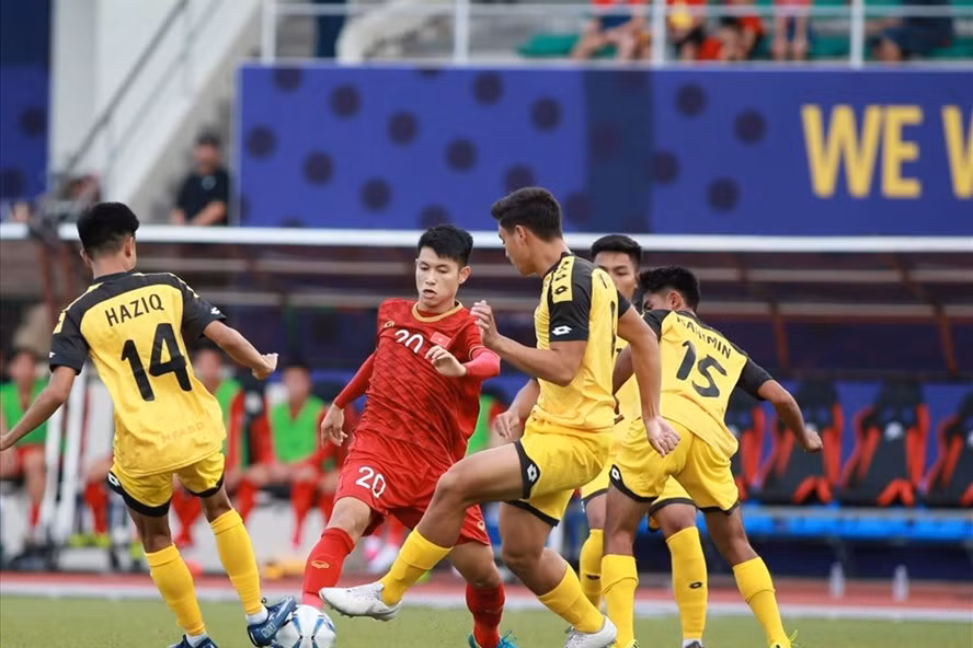 Trọng Hùng trong màu áo U.22 Việt Nam tại SEA Games 30. Ảnh: M.T