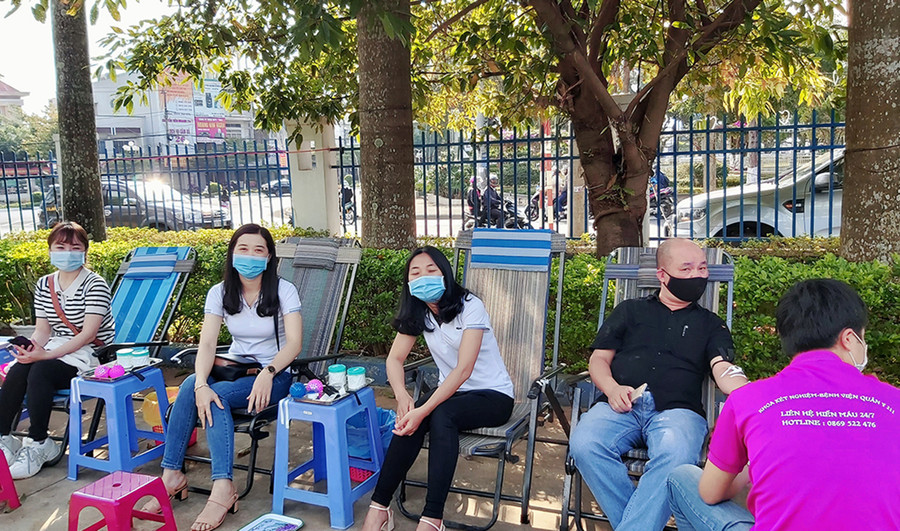 Cán bộ, công chức, người lao động tham gia hiến máu tình nguyên năm 2021. Ảnh: Ngọc Anh