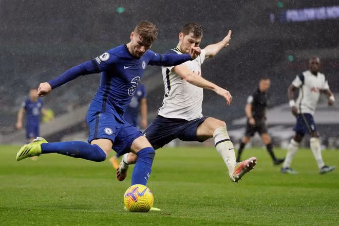 Tân binh đắt giá Timo Werner (trái) vẫn 