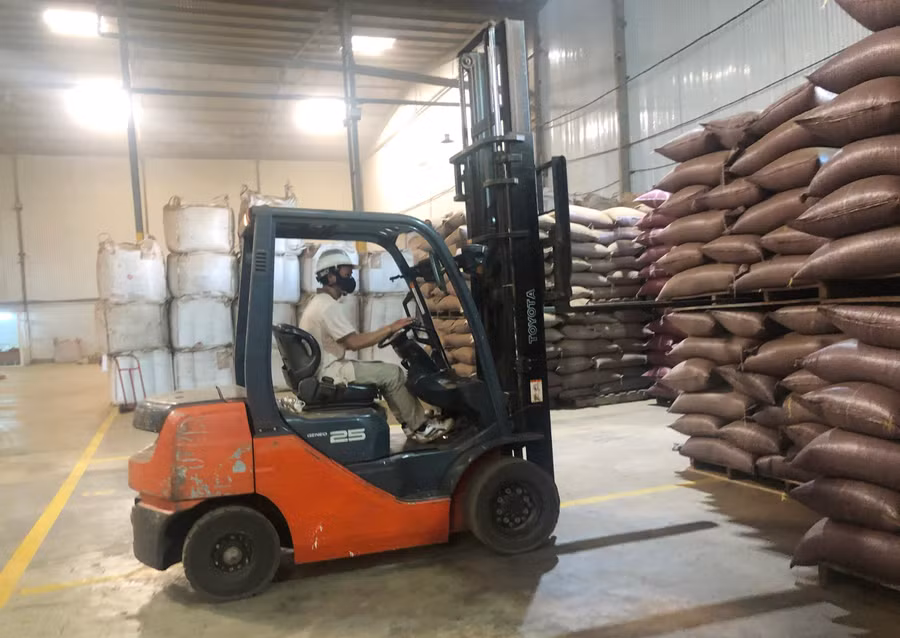 Quyết liệt thực hiện mục tiêu kép, vừa phòng-chống dịch, vừa phát triển kinh tế-xã hội. Ảnh: Quang Tấn