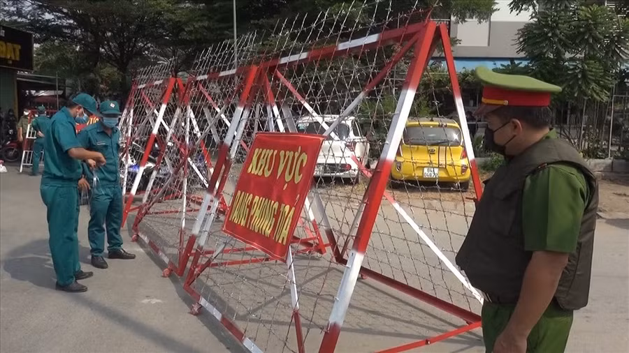 Khu vực phong tỏa ở phường Vĩnh Phú, thành phố Thuận An, Bình Dương. Ảnh: Đình Trọng