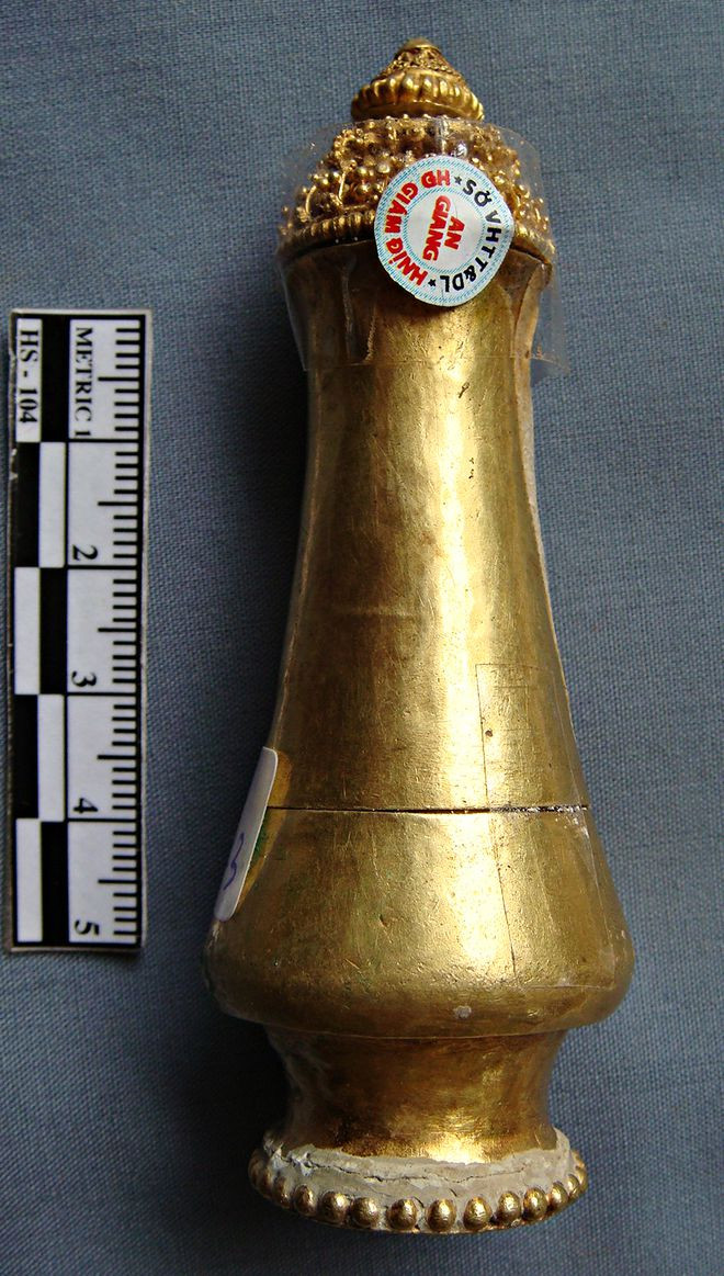 Chiếc bình vôi bằng vàng của bà Châu Thị Tế.