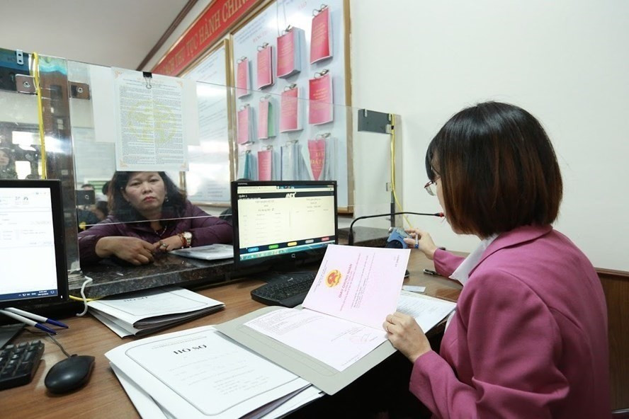 Giáo viên phải đáp ứng tiêu chuẩn về chức danh nghề nghiệp theo quy định. Ảnh minh hoạ: Hải Nguyễn Giáo viên phải đáp ứng tiêu chuẩn về chức danh nghề nghiệp theo quy định. Ảnh minh hoạ: Hải Nguyễn