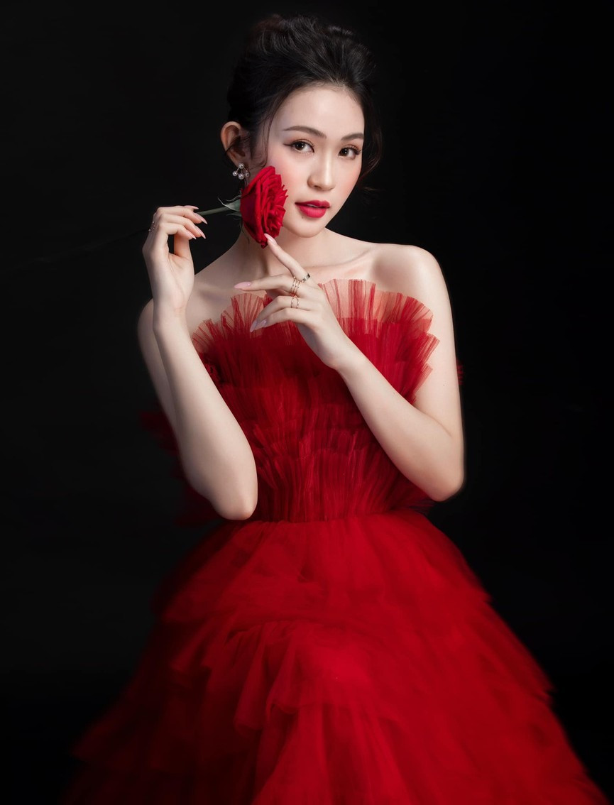 Người đẹp ưa chuộng các phong cách nữ tính, ngọt ngào.