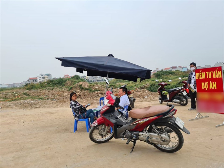 Lượng khách hàng giao dịch trong đợt này là rất ít. Ảnh Minh Khôi.