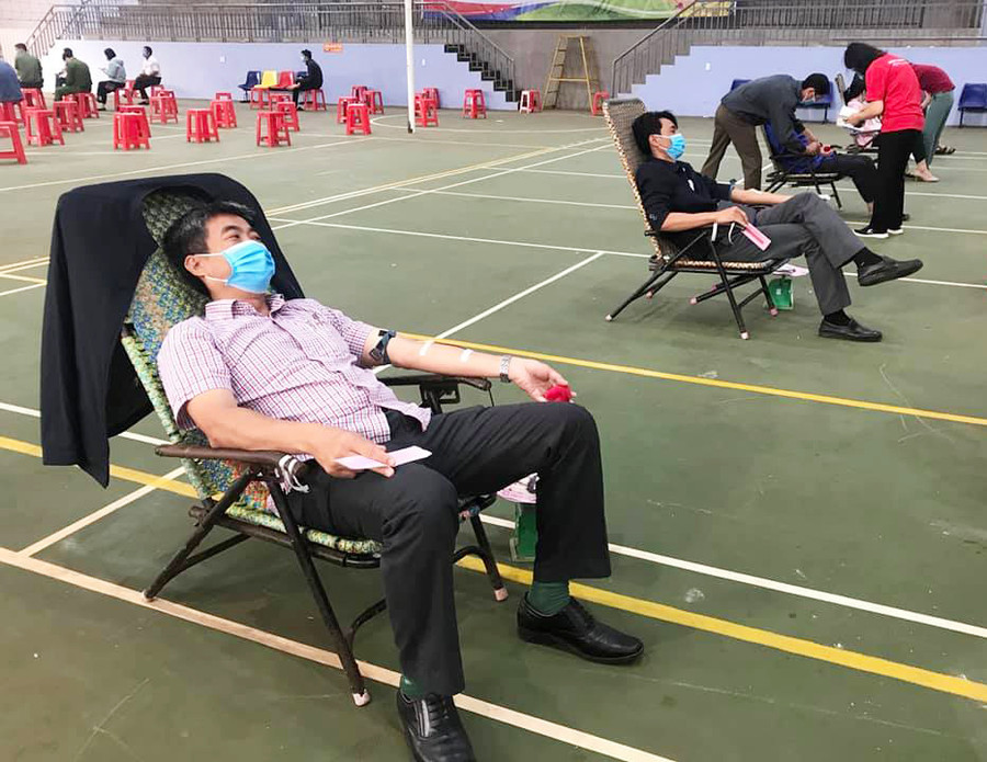  Mọi người tham gia hiến máu đều chấp hành quy định về phòng-chống dịch. Ảnh: Vĩnh Hoàng 
