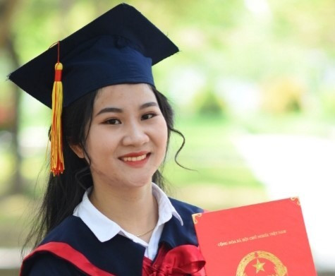 Em Đồng Thị Vy từ bỏ công việc có thu nhập khá lên đường nhập ngũ. Ảnh: Thị Vi  Em Đồng Thị Vy từ bỏ công việc có thu nhập khá lên đường nhập ngũ. Ảnh: Thị Vi