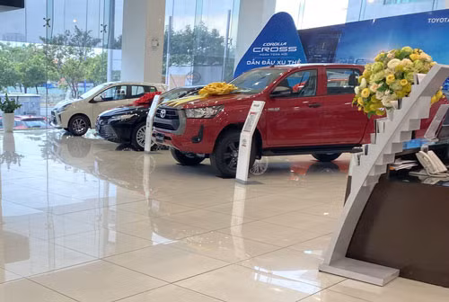 Nhiều đại lý, showroom ôtô ở TP HCM vắng khách từ sau Tết nguyên đán đến nay Nhiều đại lý, showroom ôtô ở TP HCM vắng khách từ sau Tết nguyên đán đến nay