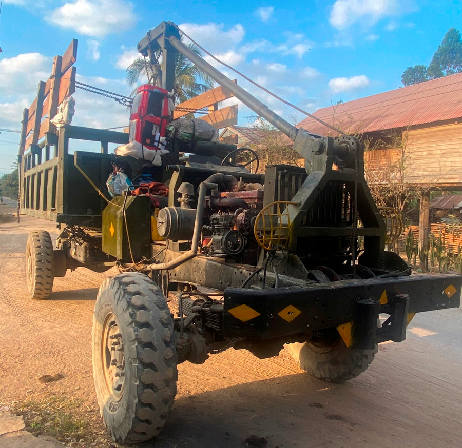 Chiếc xe công nông độ chế đang bị tạm giữ. Ảnh: Văn Ngọc