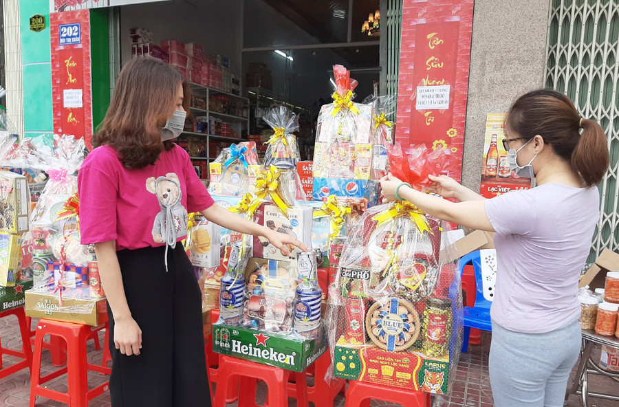  Giỏ quà Tết được trang trí bắt mắt. Ảnh: Phương Thanh