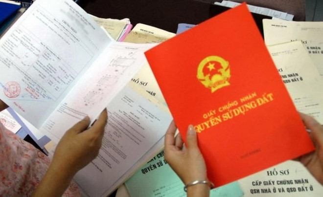 Nếu diện tích đất thực tế nhỏ hơn diện tích ghi trong sổ đỏ thì diện tích được xác định theo số liệu đo đạc thực tế. Ảnh: ST Nếu diện tích đất thực tế nhỏ hơn diện tích ghi trong sổ đỏ thì diện tích được xác định theo số liệu đo đạc thực tế. Ảnh: ST