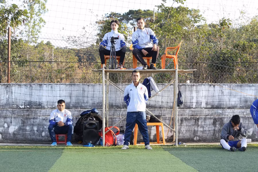 Ê kíp của anh Nguyễn Anh Dũng (xã Tân Bình, huyện Đak Đoa) trong một lần tác nghiệp. Ảnh: Lê Văn Ngọc