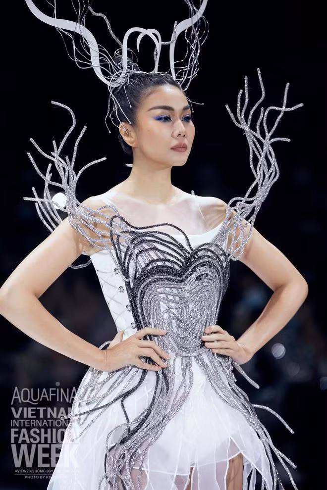 Hiện tại, Thanh Hằng được xem là chân dài đắt giá của showbiz Việt. Bên cạnh đó, cô còn ghi dấu ấn ở lĩnh vực diễn xuất. Ảnh: FBNV