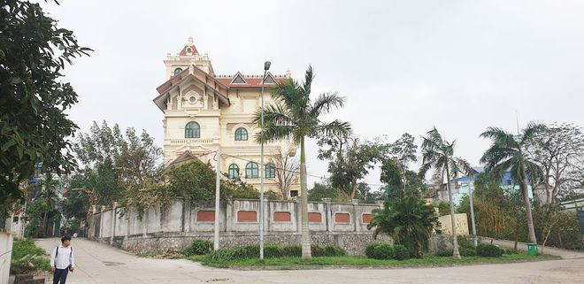 Một trong những ngôi nhà của bị can Trần Văn Khâm tại TP.Thái Nguyên đang bị kê biên Một trong những ngôi nhà của bị can Trần Văn Khâm tại TP.Thái Nguyên đang bị kê biên