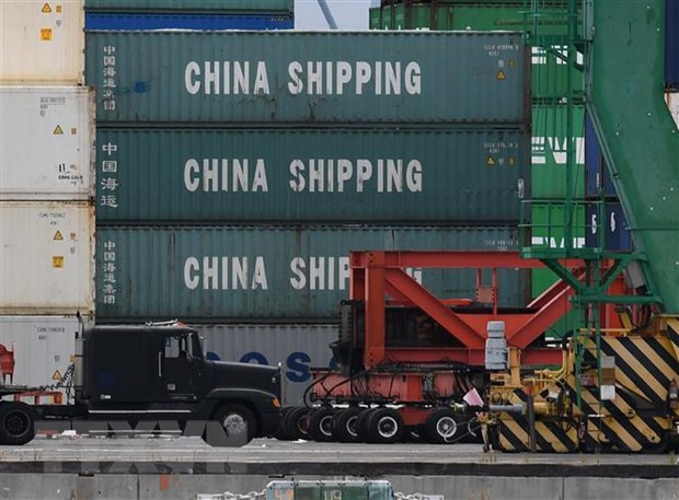  Hàng hóa Trung Quốc xếp tại cảng Long Beach ở California, Mỹ. (Ảnh: AFP/TTXVN)