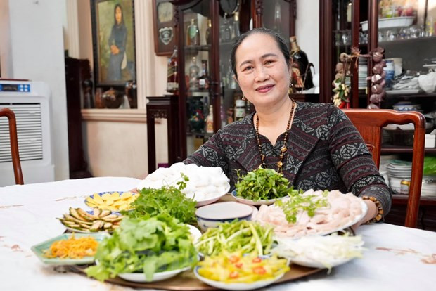Tác giả yêu thích ẩm thực và trăn trở làm sao lưu giữ những nét tinh túy của ẩm thực Hà Nội. (Ảnh: NVCC) Tác giả yêu thích ẩm thực và trăn trở làm sao lưu giữ những nét tinh túy của ẩm thực Hà Nội. (Ảnh: NVCC)