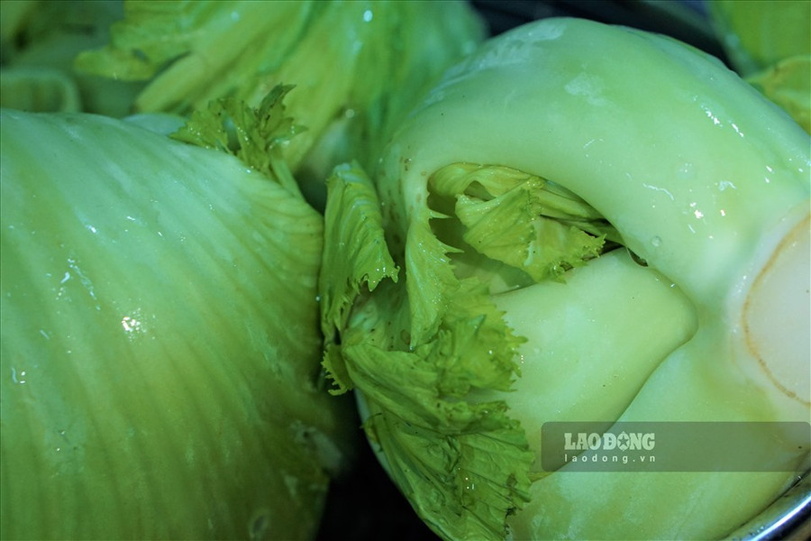 Không nên ngâm rau quá lâu. Ảnh: Hà Giang. Không nên ngâm rau quá lâu. Ảnh: Hà Giang.