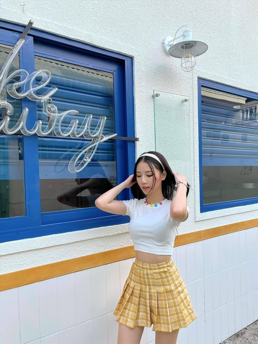  Nữ ca sĩ 10x có thời gian 4 năm làm thực tập sinh tại St.319 Entertainment. Trước khi ra mắt, tên tuổi của Amee đã phần nào được biết đến nhờ việc tham gia đóng MV Hongkong1, cùng sự kết hợp với Monstar và B Ray trong hai sản phẩm “Nếu mai chia tay” và “Ex’s hate me”. Ảnh: FB NV.