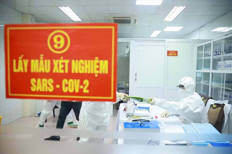 Phòng lấy mẫu xét nghiệm SARS-CoV-2. Ảnh: Hải Nguyễn