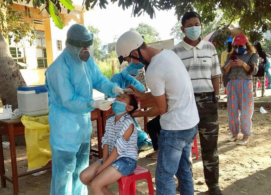 Gia Lai: Nới lỏng giãn cách xã hội đối với huyện Krông Pa và Phú Thiện ảnh 1 Ban Chỉ đạo phòng-chống dịch Covid-19 tỉnh Gia Lai tiếp tục chỉ đạo tăng cường lấy mẫu xét nghiệm mở rộng trong cộng đồng để tầm soát phòng-chống dịch Covid-19. Ảnh: Như Nguyện