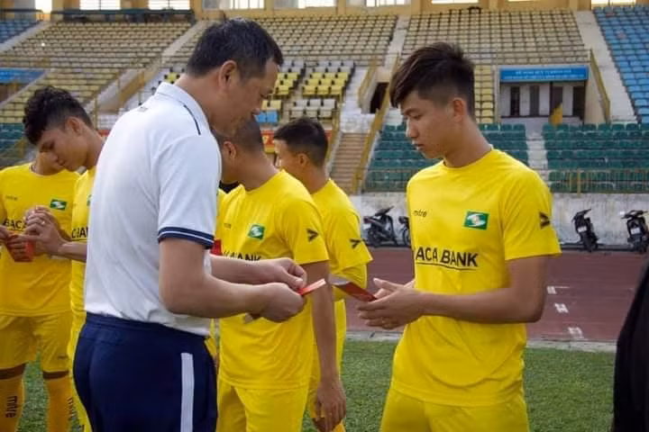 Phan Văn Đức và các cầu thủ Sông Lam Nghệ An đều hào hứng ngày tập trung trở lại. Ảnh: SLNA FC