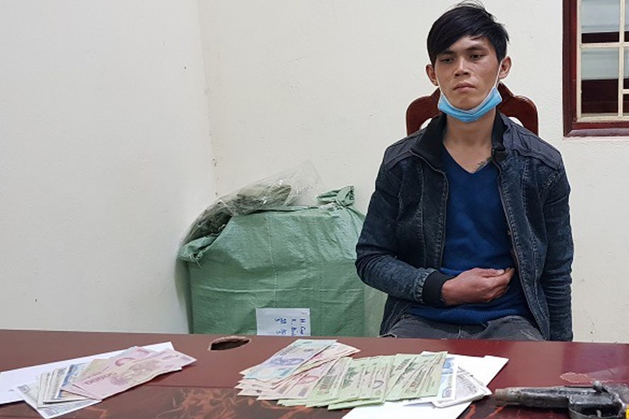 Tên cướp Đoàn Quốc Dũng tại cơ quan công an. Ảnh: CACC. Tên cướp Đoàn Quốc Dũng tại cơ quan công an. Ảnh: CACC.