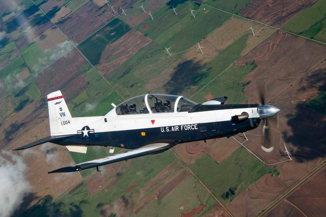 Máy bay tuabin cánh quạt T-6A Texan II được Không quân Mỹ sử dụng trong đào tạo phi công cơ bản - Ảnh: Không quân Mỹ Máy bay tuabin cánh quạt T-6A Texan II được Không quân Mỹ sử dụng trong đào tạo phi công cơ bản - Ảnh: Không quân Mỹ