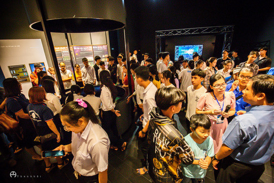 Sinh viên tham quan tại ExploraScience.