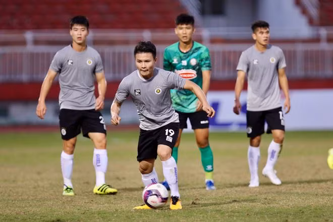 Quang Hải và đồng đội có thêm thời gian để chỉnh sửa những thiếu sót. Ảnh: KHẢ HÒA