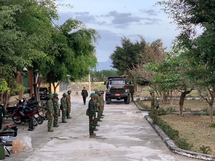 Các chiến sĩ Quân đoàn 3 nhận nhiệm vụ hỗ trợ 2 địa phương Ia Pa và Ayun Pa. Ảnh: Vũ Chi