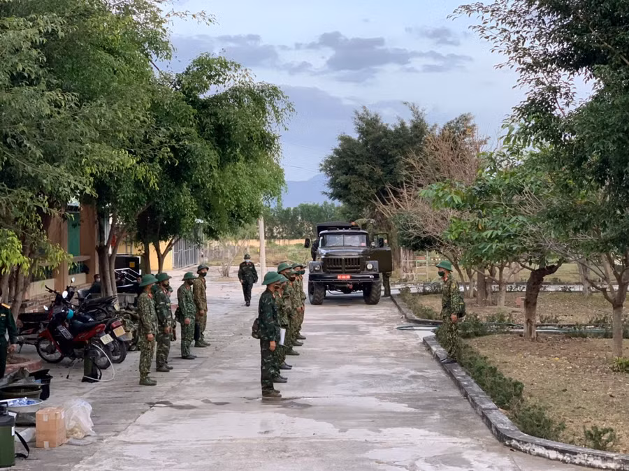 Các chiến sĩ Quân đoàn 3 nhận nhiệm vụ hỗ trợ 2 địa phương Ia Pa và Ayun Pa. Ảnh: Vũ Chi