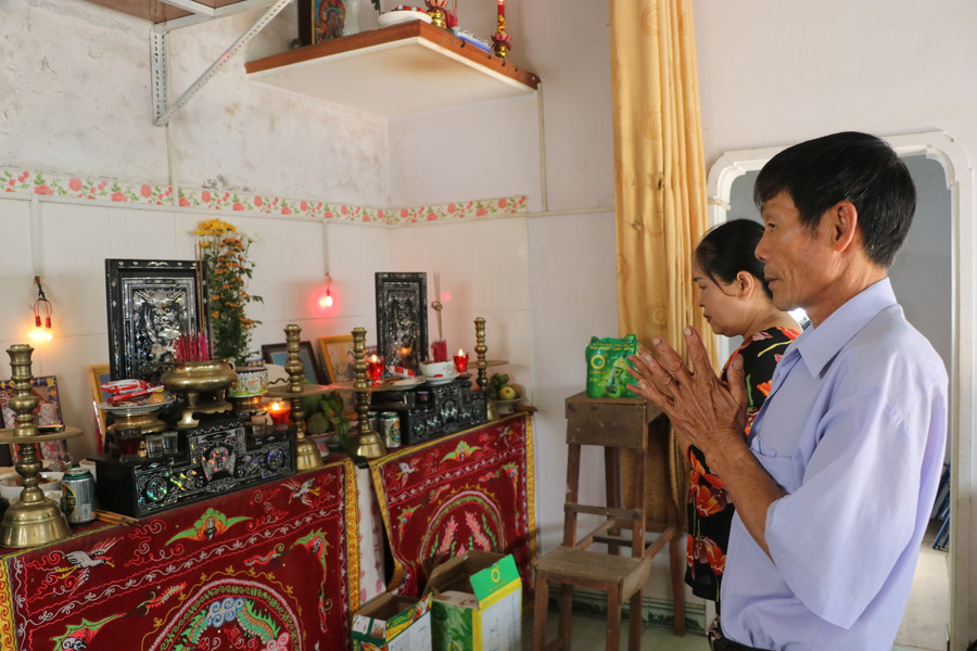 Ngày 30 Tết, nhiều gia đình làm mâm cơm Tất Niên cúng gia tiên, rước ông bà. Ảnh Ngọc Minh