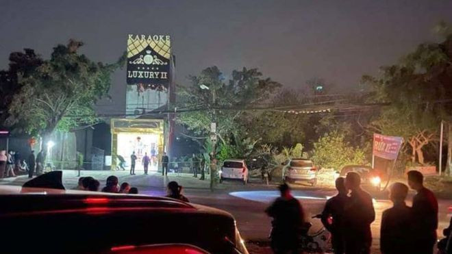  Lực lượng chức năng phong tỏa, khám nghiệm hiện trường - Ảnh T.L