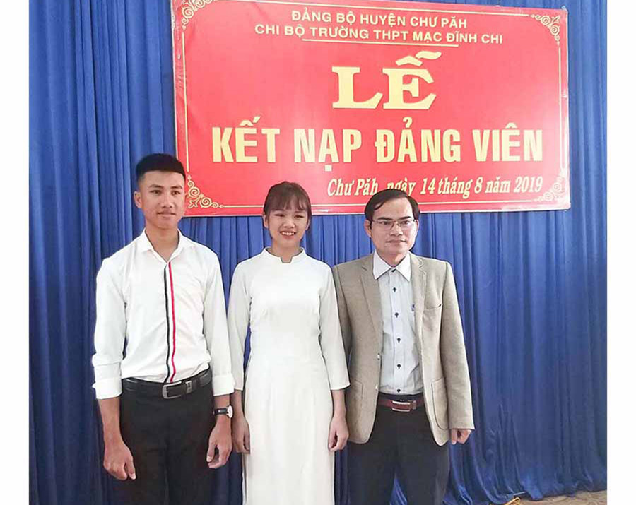  Công tác phát triển đảng viên trong học sinh luôn được Trường THPT Mạc Đĩnh Chi (huyện Chư Păh) quan tâm. Ảnh: Trần Dung