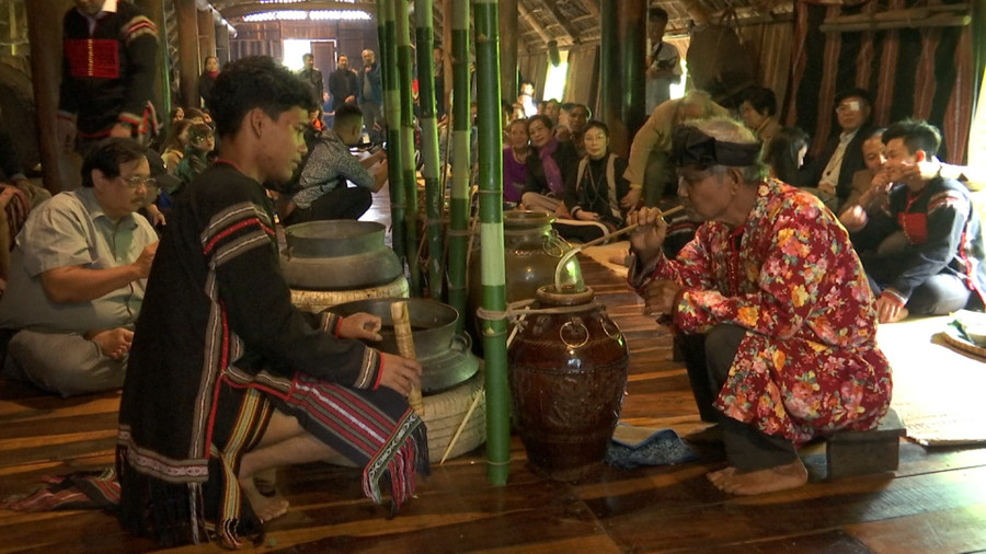 Ẩm thực Tây Nguyên rất độc đáo, đặc trưng bên ché rượu cần