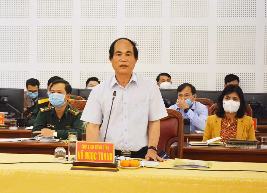 Chủ tịch UBND tỉnh Võ Ngọc Thành phát biểu tại cuộc họp. Ảnh: Như Nguyện