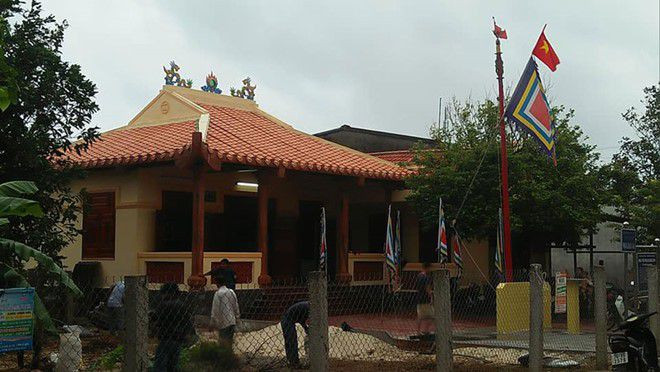 Tục dựng nêu ngày Tết (trồng nêu ngày Tết) vẫn còn được duy trì ở một số tỉnh, thành - Anh: Minh Văn Tục dựng nêu ngày Tết (trồng nêu ngày Tết) vẫn còn được duy trì ở một số tỉnh, thành - Anh: Minh Văn