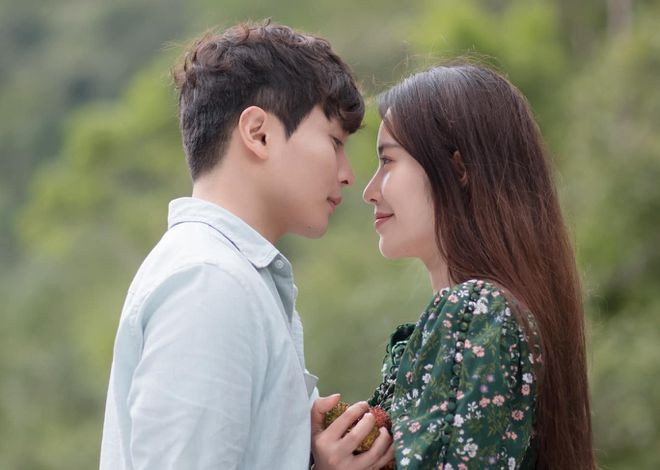 Nam Em từng tiết lộ có 4 tháng tìm hiểu bạn diễn người Hàn Quốc Wook Suk Jung. ẢNH: FBNV