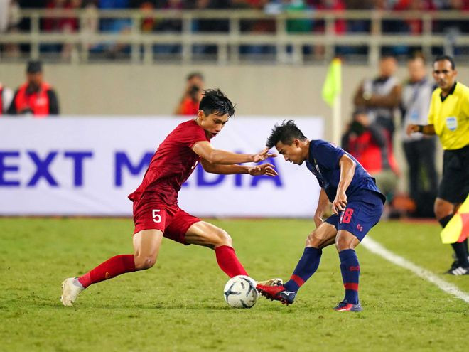 Người hâm mộ kỳ vọng Đoàn Văn Hậu sẽ đối đầu với Chanathip ở J-League 1 - Ảnh: Độc Lập