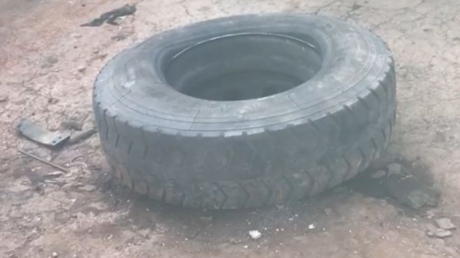 Lốp xe bị nổ khi bơm căng, văng trúng đầu một người đàn ông tại Bình Phước khiến nạn nhân tử vong tại chỗ - ẢNH: H.G Lốp xe bị nổ khi bơm căng, văng trúng đầu một người đàn ông tại Bình Phước khiến nạn nhân tử vong tại chỗ - ẢNH: H.G