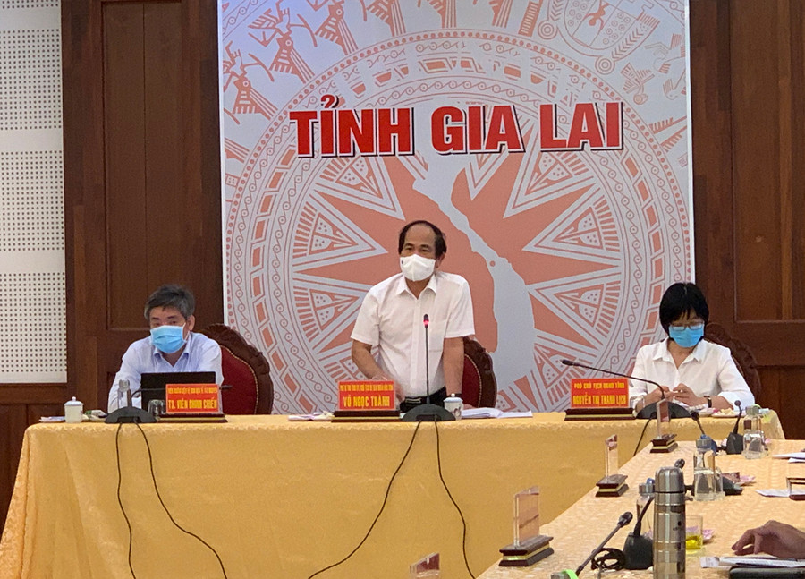 Chủ tịch UBND tỉnh Võ Ngọc Thành phát biểu tại cuộc họp. Ảnh: Như Nguyện