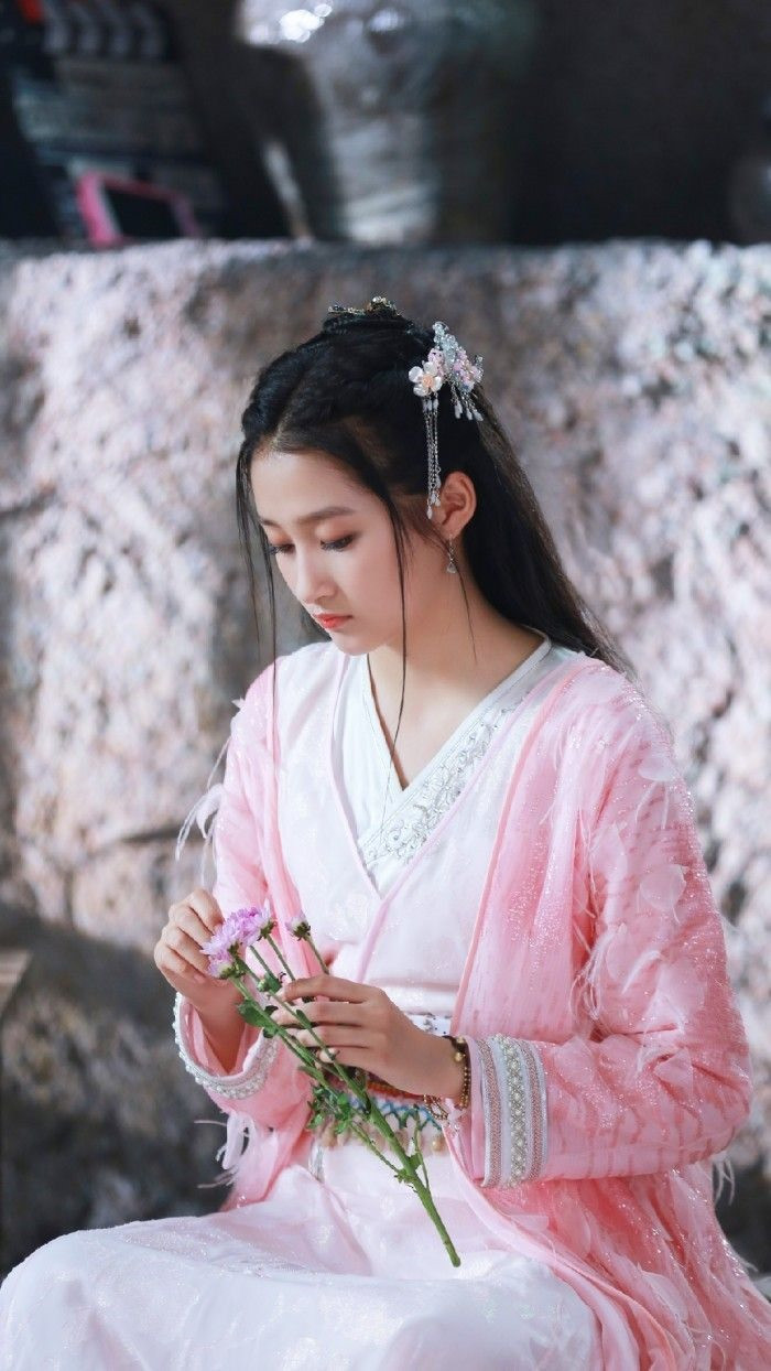 Tạo hình cổ trang của Quan Hiểu Đông khiến các fan mê mẩn. Cô cũng gây ấn tượng với loại phim như: Phượng tù hoàng, 30 chưa phải là hết... Ảnh: Xinhua.