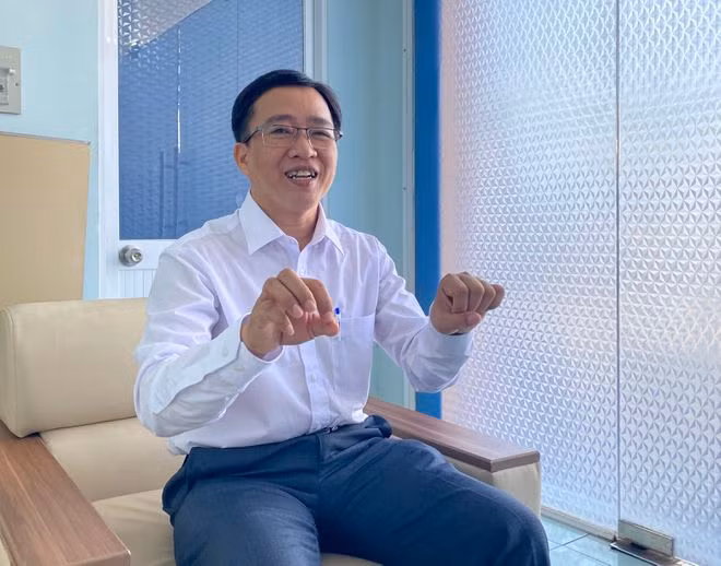 PGS-TS Nguyễn Trường Sơn chia sẻ về 2 sáng chế của mình - Ảnh: Hà Ánh