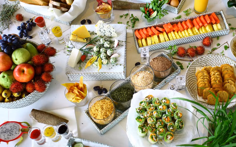 Thử thách Veganuary đang ngày càng phổ biến trên toàn thế giới (Ảnh: Booking)