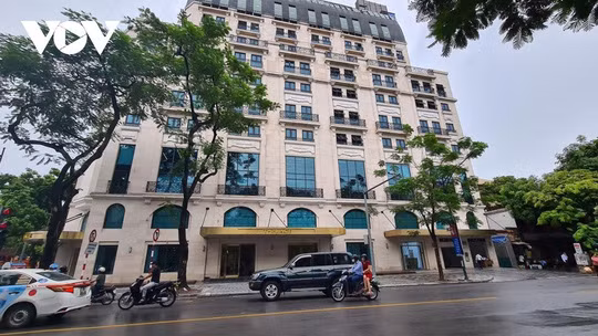 Tới cuối quý 3 năm 2020, sau khi kiểm soát tốt dịch bệnh lây lan ngoài cộng đồng, thị trường mới bắt đầu có tín hiệu khởi sắc trở lại. Tuy nhiên, vào giáp Tết dịch bệnh lại có những diễn biến phức tạp và nhiều chuyên gia, nhà đầu tư lo ngại về ảnh hưởng của dịch bệnh đến thị trường quý 1 năm 2021.