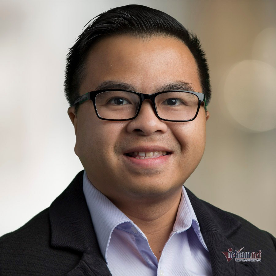 Trịnh Công là quản lý cao cấp về phát triển sản phẩm tại Applied Materials. Trịnh Công là quản lý cao cấp về phát triển sản phẩm tại Applied Materials.