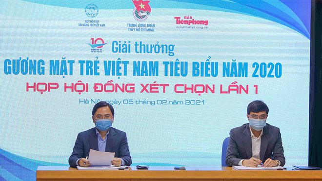 Anh Nguyễn Anh Tuấn và anh Bùi Quang Huy chủ trì buổi họp. ẢNH ĐỨC VĂN