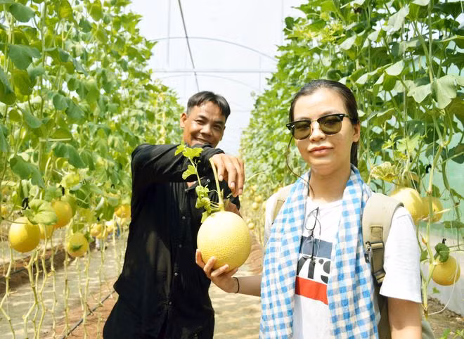 Anh Hào mong muốn xây dựng hệ thống nông nghiệp công nghệ cao để phát triển du lịch- Ảnh: Gia Bách