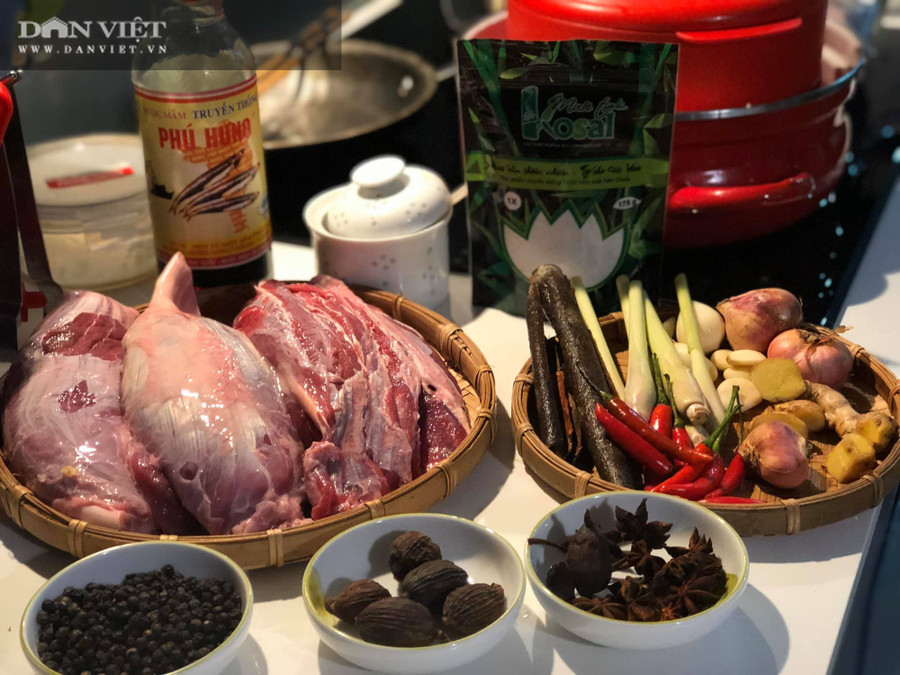 Chuẩn bị nguyên liệu làm bắp bò ngâm mắm Chuẩn bị nguyên liệu làm bắp bò ngâm mắm