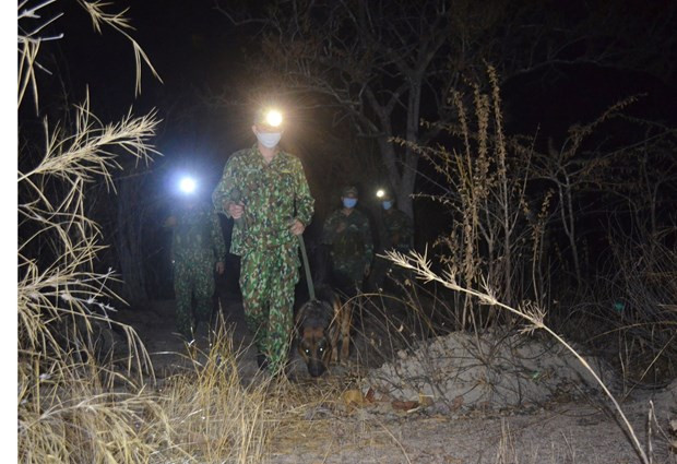 Lực lượng Bộ đội Biên phòng Đắk Lắk không quản ngày, đêm thực hiện nhiệm vụ tuần tra, kiểm soát biên giới. (Ảnh: TTXVN phát)